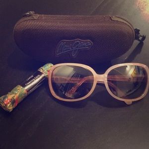 MAUI JIM RAINBOW FALLS PEARL POLARIZED SUNGLASSES